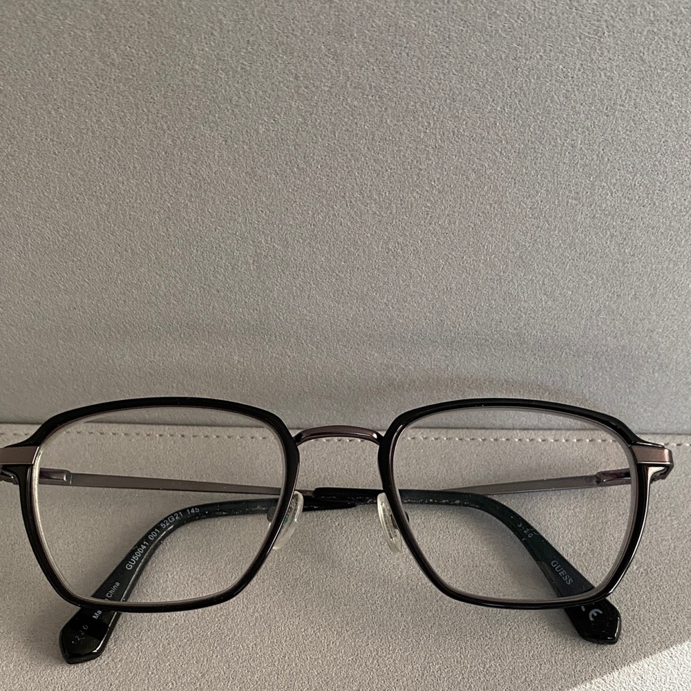 Men’s Guess glasses